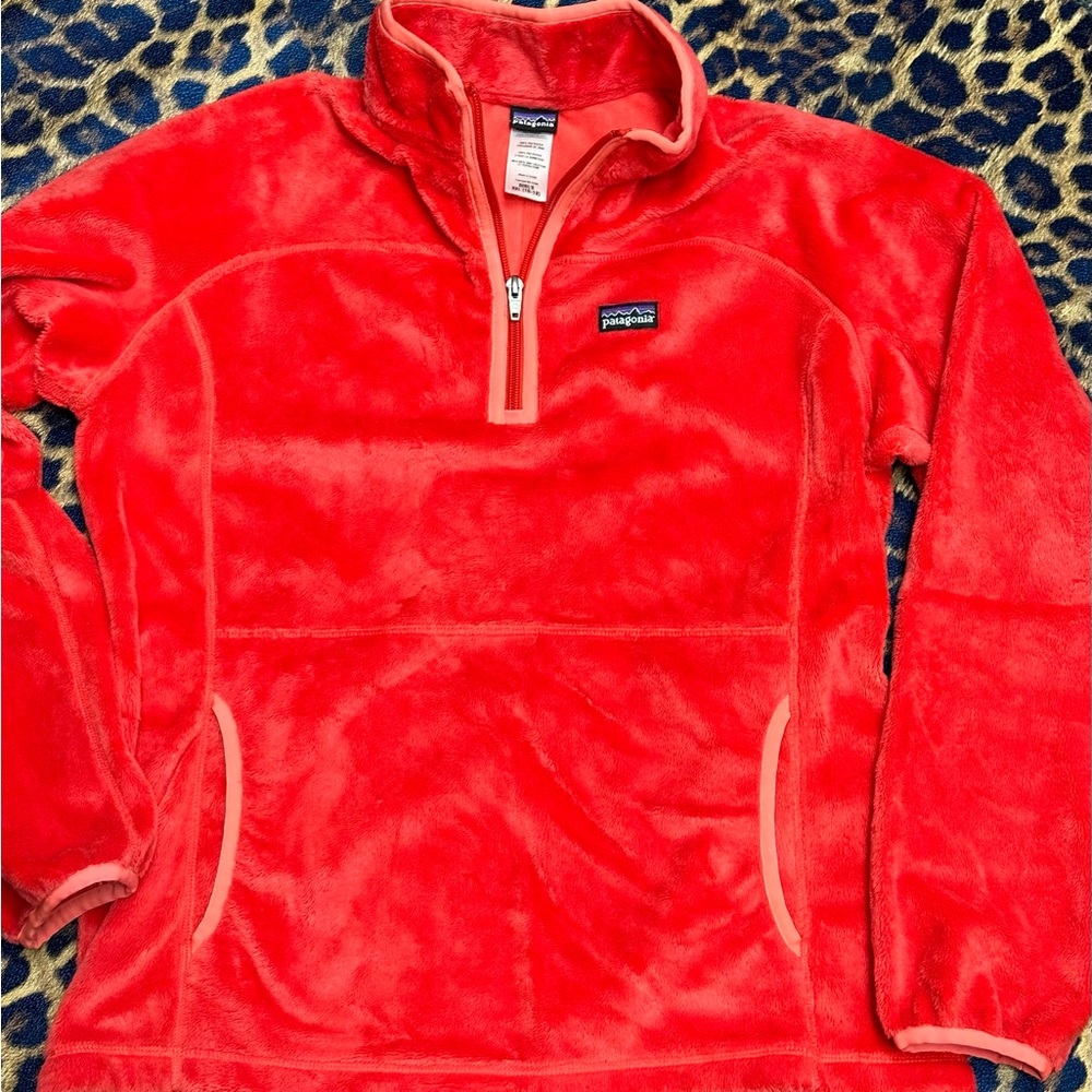 Girls size 16-18 Patagonia pullover zip up.